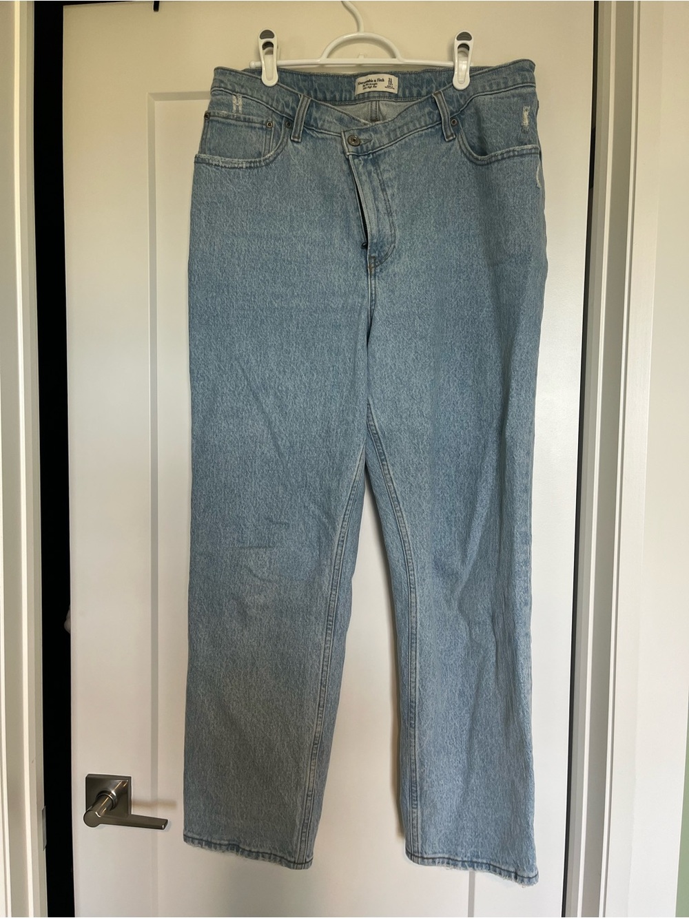 Classic Light Blue Women's Straight-Leg Jeans SHORT